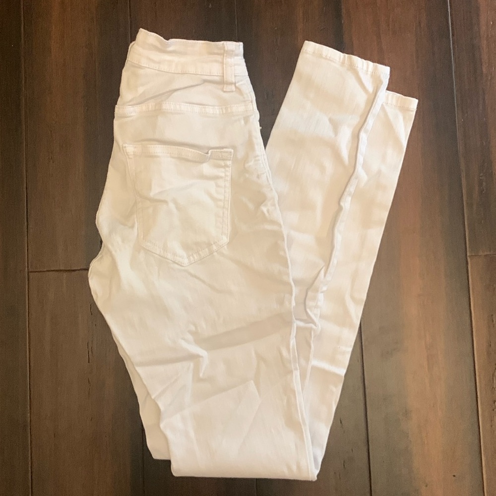 American Bazi white skinny jeggings.